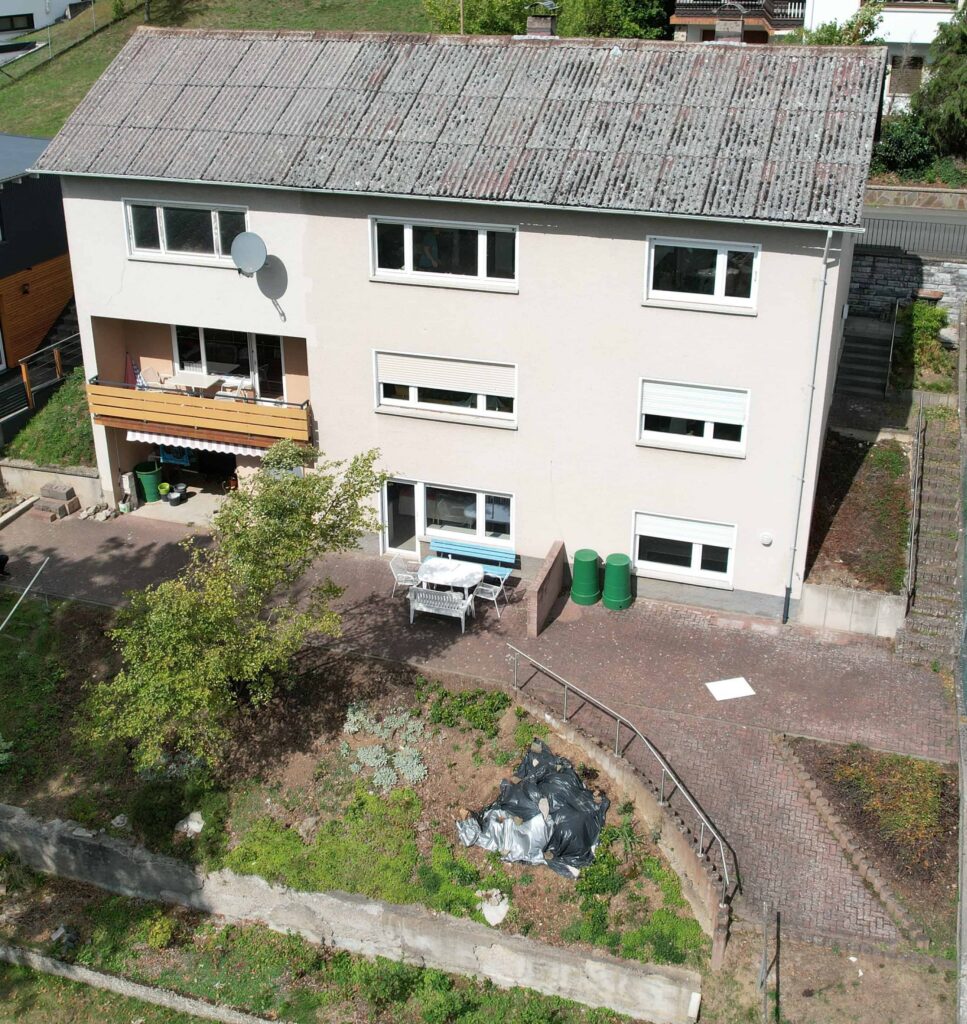 Luftbild Südansicht mit leicht Ostansicht